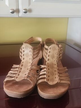Baretraps Trudy Shoes Trudy Size 9.5M / Tan